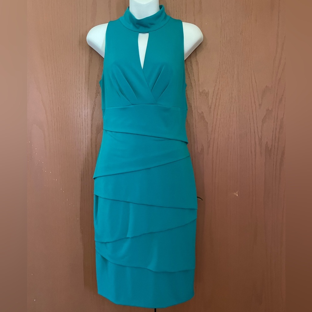 Le Chateau Medium high neckline bodycon dress in a vibrant emerald green colour
